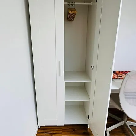 Apartman Charming Attic Retreat With Sloped Roof