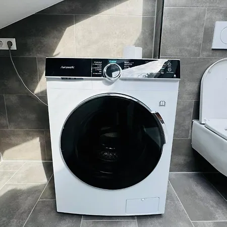 Charming Attic Retreat With Sloped Roof Apartman Böblingen