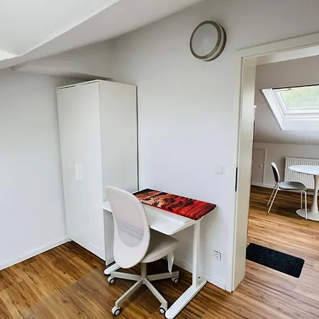 Charming Attic Retreat With Sloped Roof Appartement Böblingen