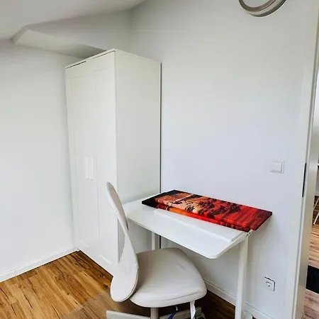 Apartment Charming Attic Retreat With Sloped Roof Böblingen