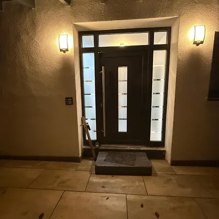 Apartamento Charming Attic Retreat With Sloped Roof