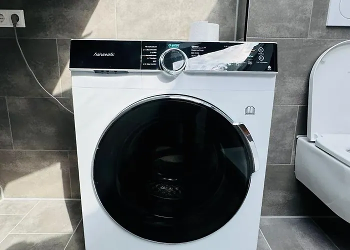 Charming Attic Retreat With Sloped Roof Apartamento Böblingen