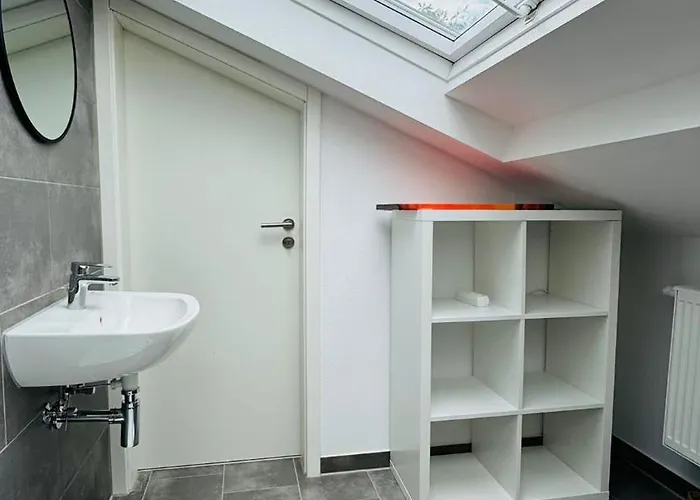 Charming Attic Retreat With Sloped Roof Apartamento