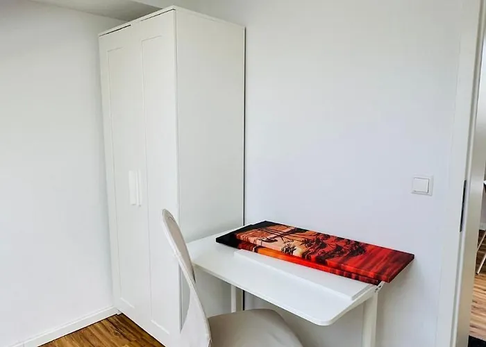 Apartamento Charming Attic Retreat With Sloped Roof Böblingen