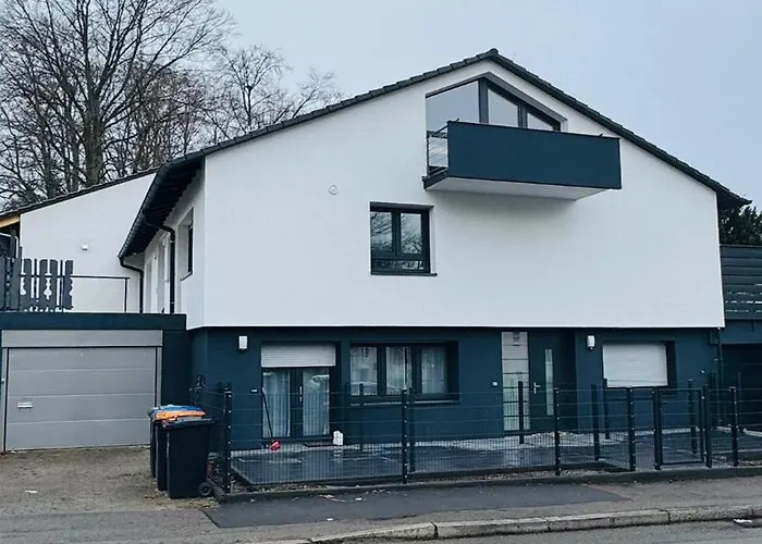 Apartamento Charming Attic Retreat With Sloped Roof Böblingen